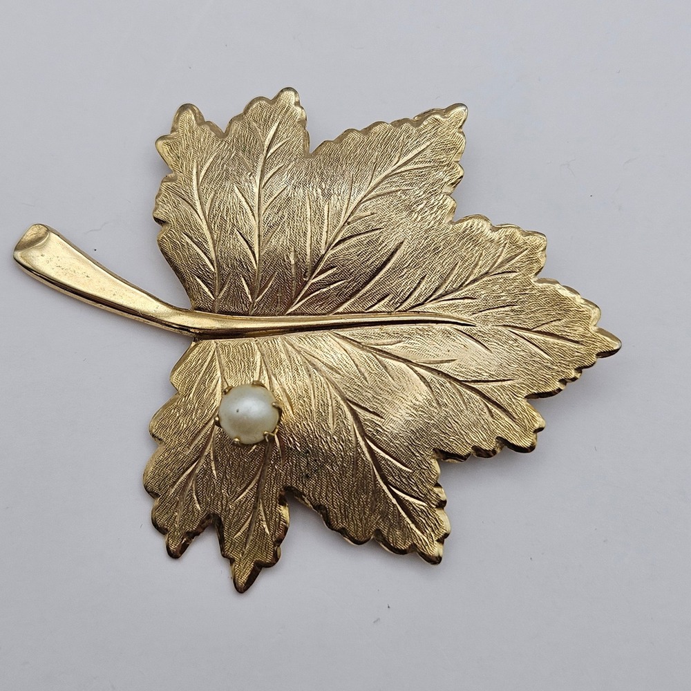 Sarah Coventry Vintage Gold Tone Maple Leaf Brooch with Faux Pearl Accent Pin